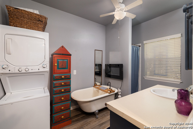 Image 12 of 27 For 1060 Forest View Dr