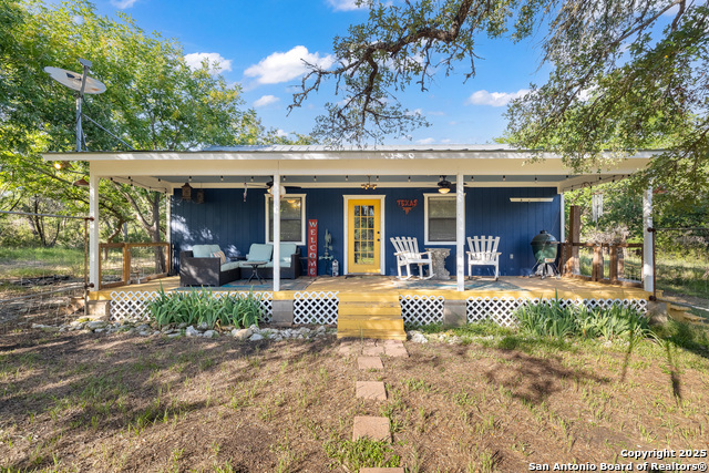 Image 4 of 27 For 1060 Forest View Dr
