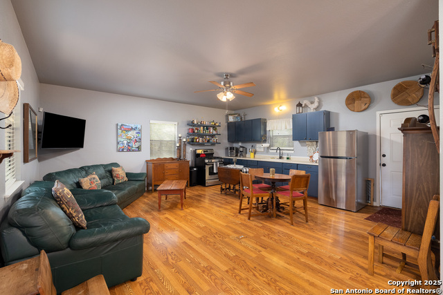 Image 6 of 27 For 1060 Forest View Dr