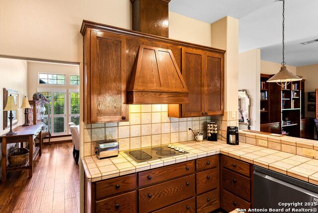 Listing photo id 8 for 2250 Providence