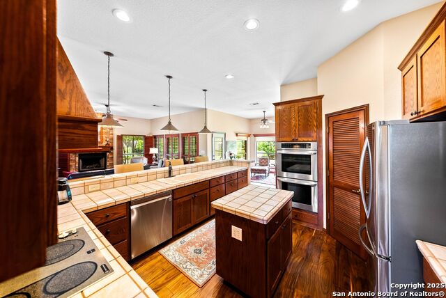 Listing photo id 9 for 2250 Providence