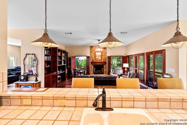Listing photo id 10 for 2250 Providence