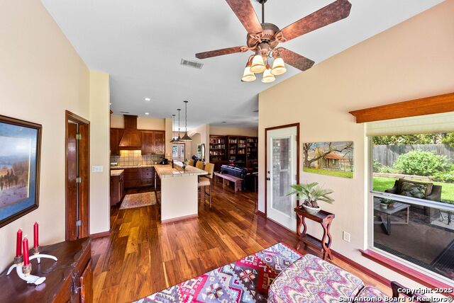 Listing photo id 12 for 2250 Providence