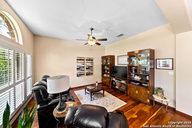 Listing photo id 13 for 2250 Providence