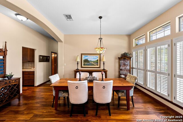Listing photo id 15 for 2250 Providence