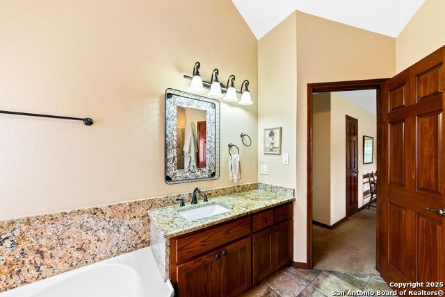 Listing photo id 21 for 2250 Providence