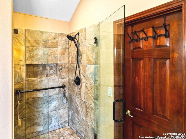 Listing photo id 23 for 2250 Providence