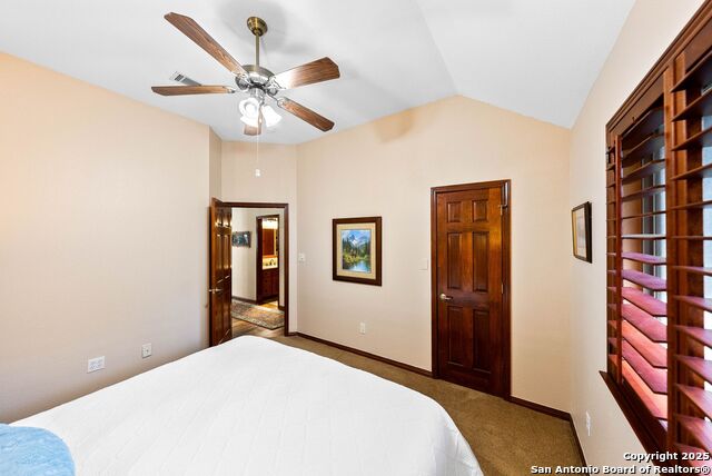 Listing photo id 27 for 2250 Providence