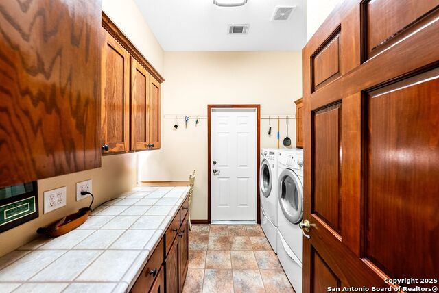 Listing photo id 29 for 2250 Providence