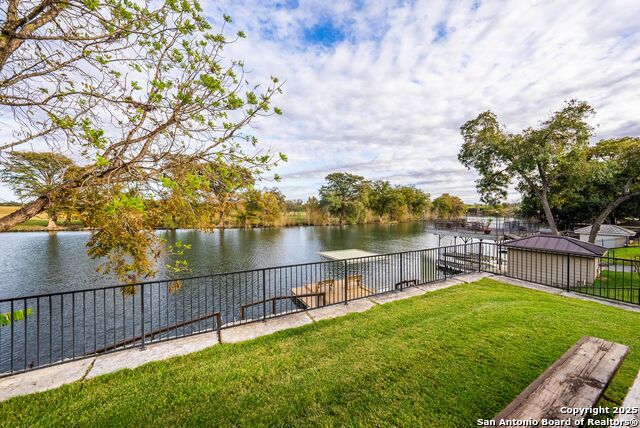 Listing photo id 46 for 2250 Providence
