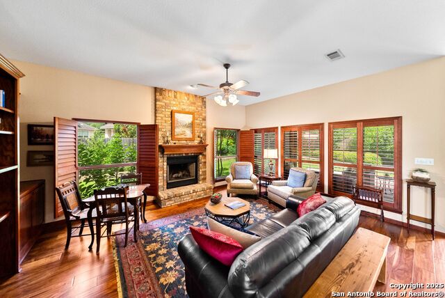 Listing photo id 3 for 2250 Providence