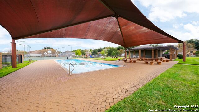 Listing photo id 51 for 2250 Providence