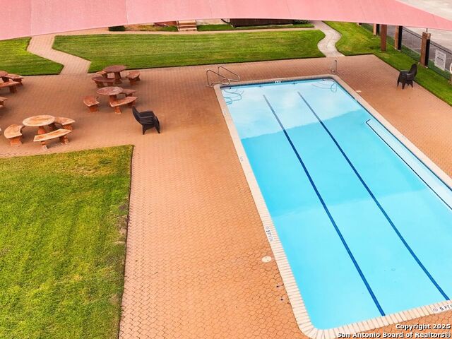 Listing photo id 52 for 2250 Providence