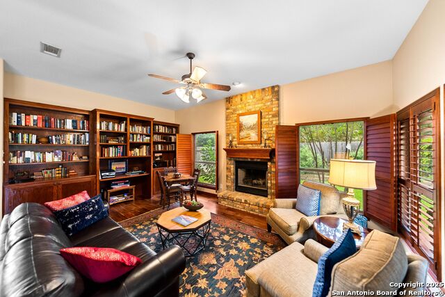 Listing photo id 4 for 2250 Providence