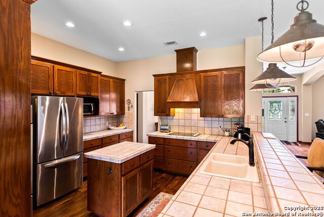 Listing photo id 7 for 2250 Providence