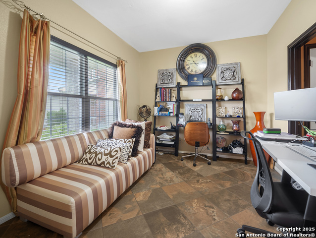 Listing photo id 8 for 4443 Canary Bnd