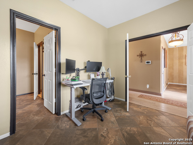 Listing photo id 9 for 4443 Canary Bnd