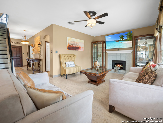 Listing photo id 16 for 4443 Canary Bnd