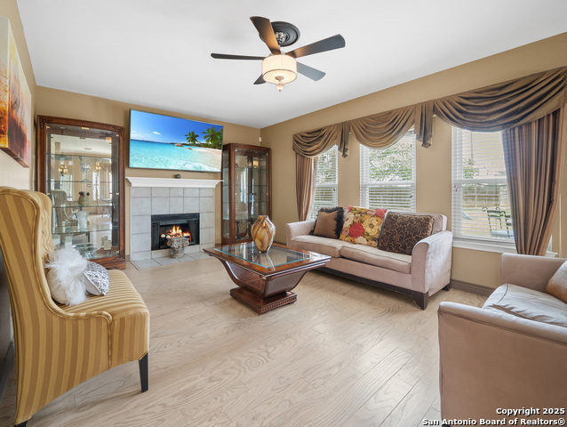 Listing photo id 17 for 4443 Canary Bnd