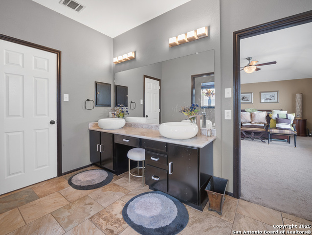 Listing photo id 22 for 4443 Canary Bnd
