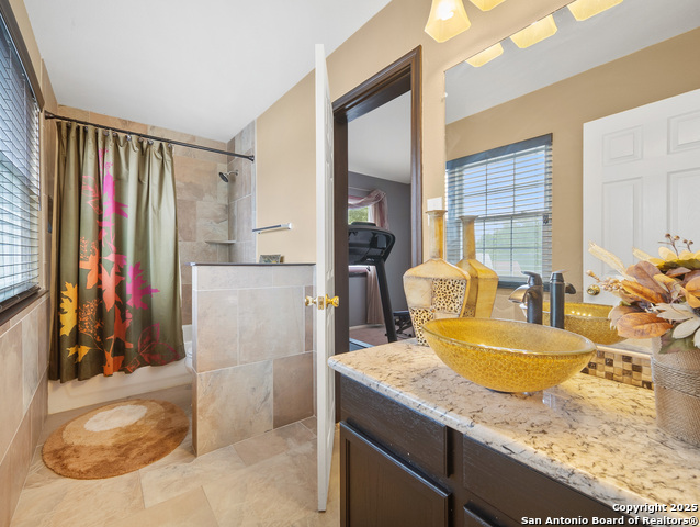 Listing photo id 27 for 4443 Canary Bnd