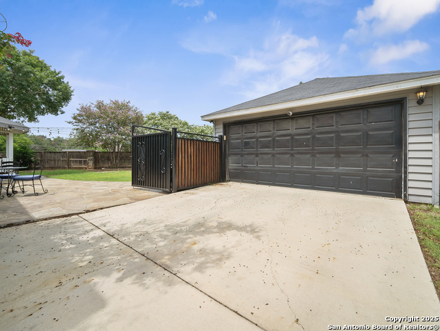 Listing photo id 37 for 4443 Canary Bnd