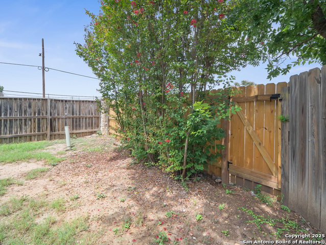 Listing photo id 43 for 4443 Canary Bnd