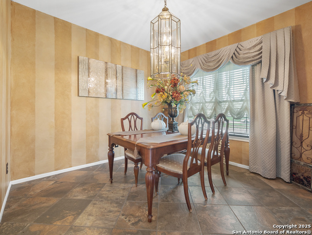 Listing photo id 4 for 4443 Canary Bnd