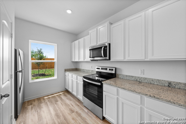 Listing photo id 9 for 4455 Caracara Court