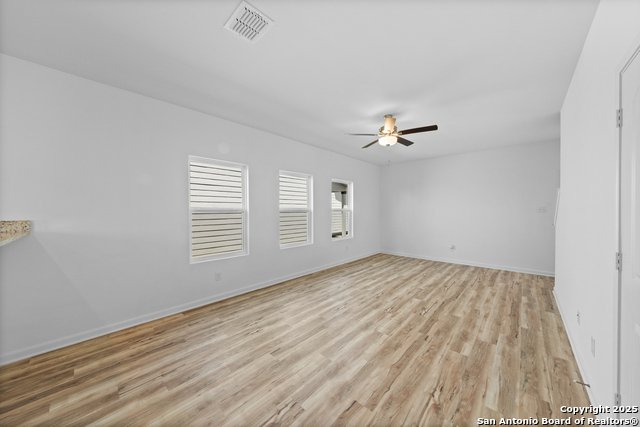 Listing photo id 4 for 4455 Caracara Court