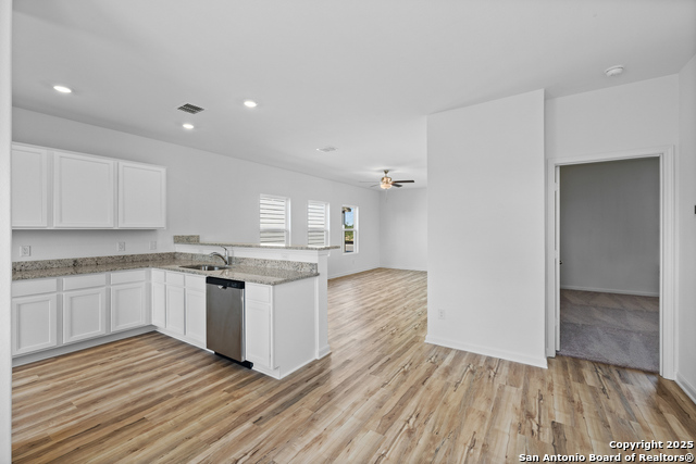 Listing photo id 7 for 4455 Caracara Court