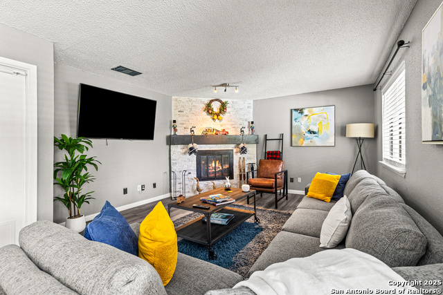 Listing photo id 10 for 13914 Woodbreeze