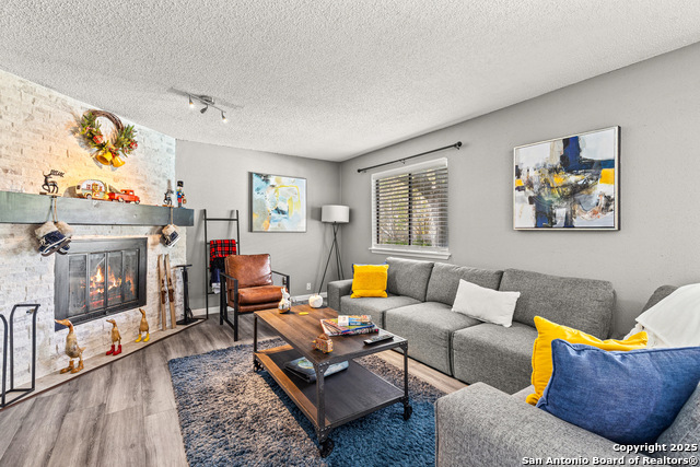 Listing photo id 11 for 13914 Woodbreeze