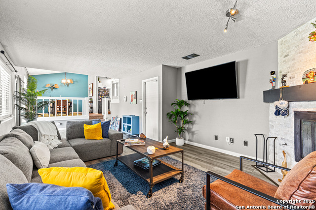 Listing photo id 12 for 13914 Woodbreeze