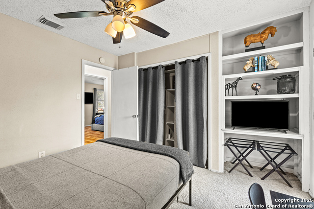 Listing photo id 15 for 13914 Woodbreeze