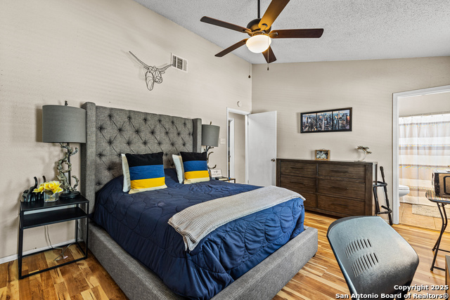 Listing photo id 19 for 13914 Woodbreeze