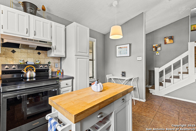 Listing photo id 2 for 13914 Woodbreeze