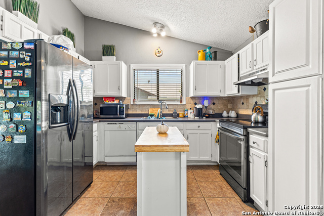 Listing photo id 3 for 13914 Woodbreeze