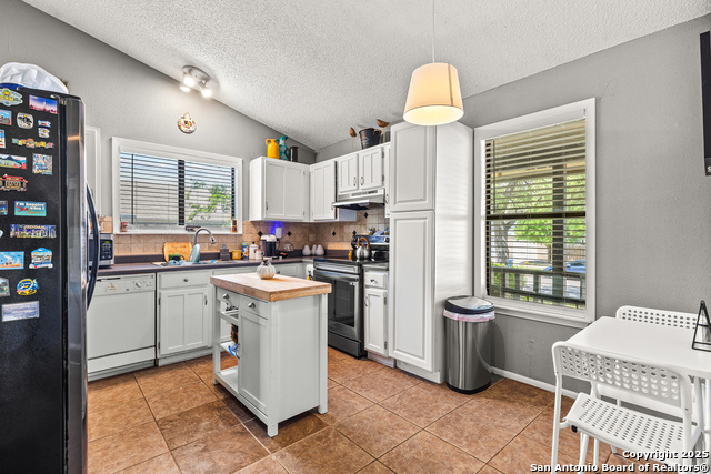 Listing photo id 4 for 13914 Woodbreeze