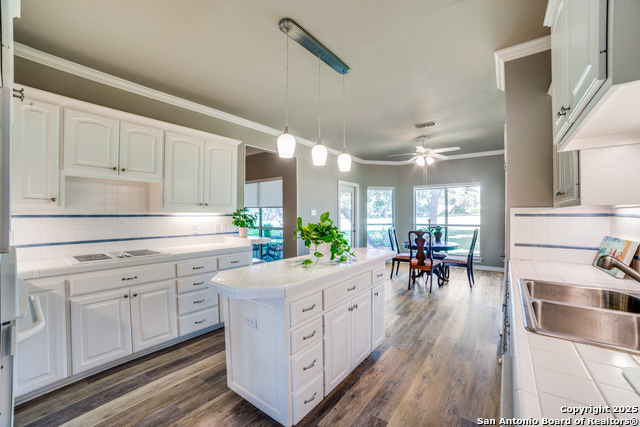 Listing photo id 9 for 29435 Fairway Bluff