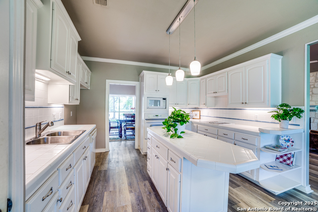 Listing photo id 12 for 29435 Fairway Bluff