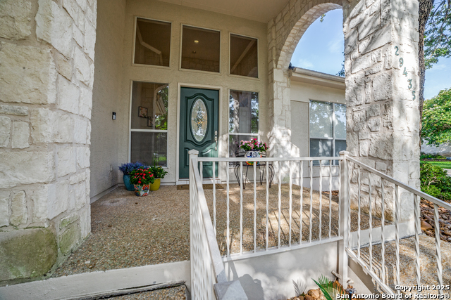 Listing photo id 1 for 29435 Fairway Bluff