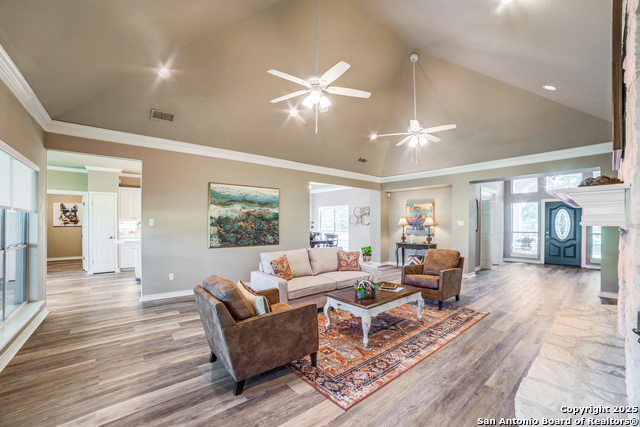 Listing photo id 3 for 29435 Fairway Bluff