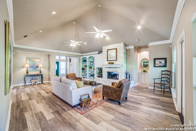 Listing photo id 4 for 29435 Fairway Bluff