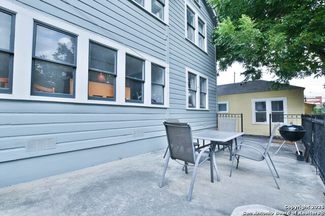 Image 32 of 39 For 608 Mulberry Ave E