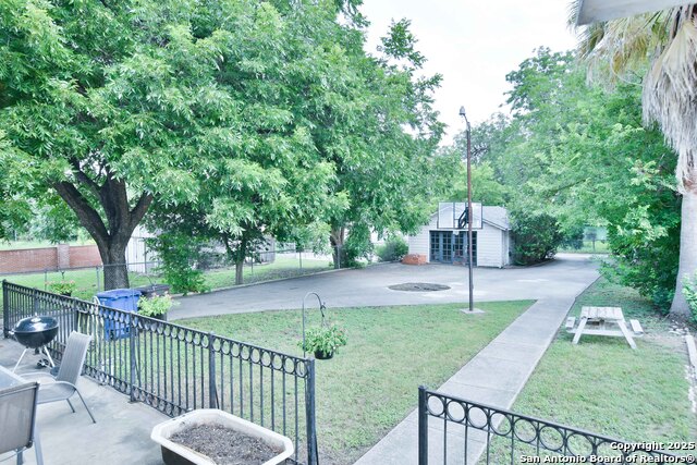 Image 33 of 39 For 608 Mulberry Ave E
