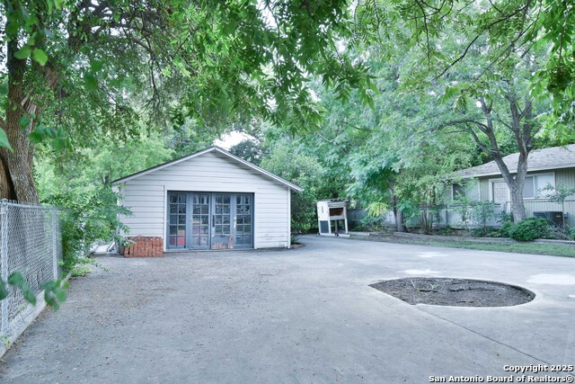 Image 37 of 39 For 608 Mulberry Ave E