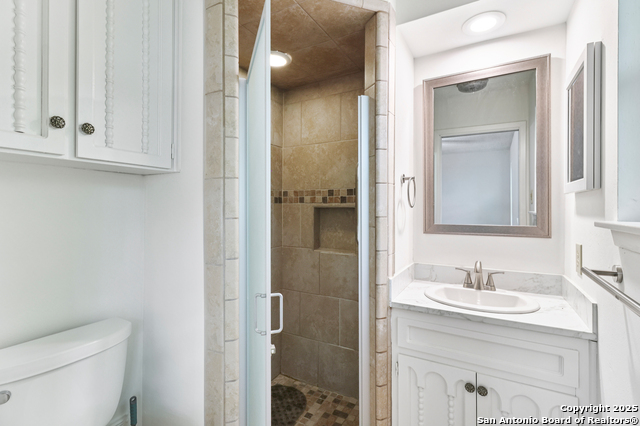 Image 15 of 41 For 2107 Orange Blossom St