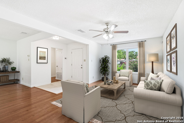 Image 4 of 41 For 2107 Orange Blossom St