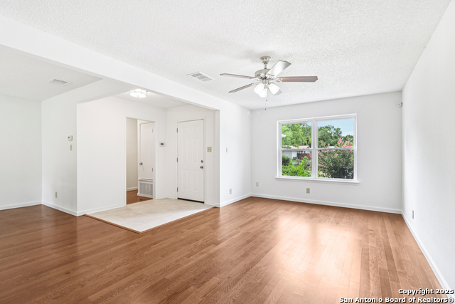 Image 7 of 41 For 2107 Orange Blossom St